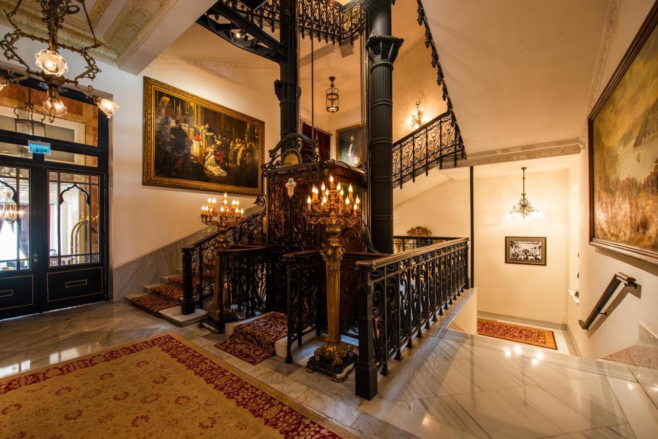 Pera Palace Hotel Provincia di Provincia di Istanbul Esterno foto The interior of the synagogue
