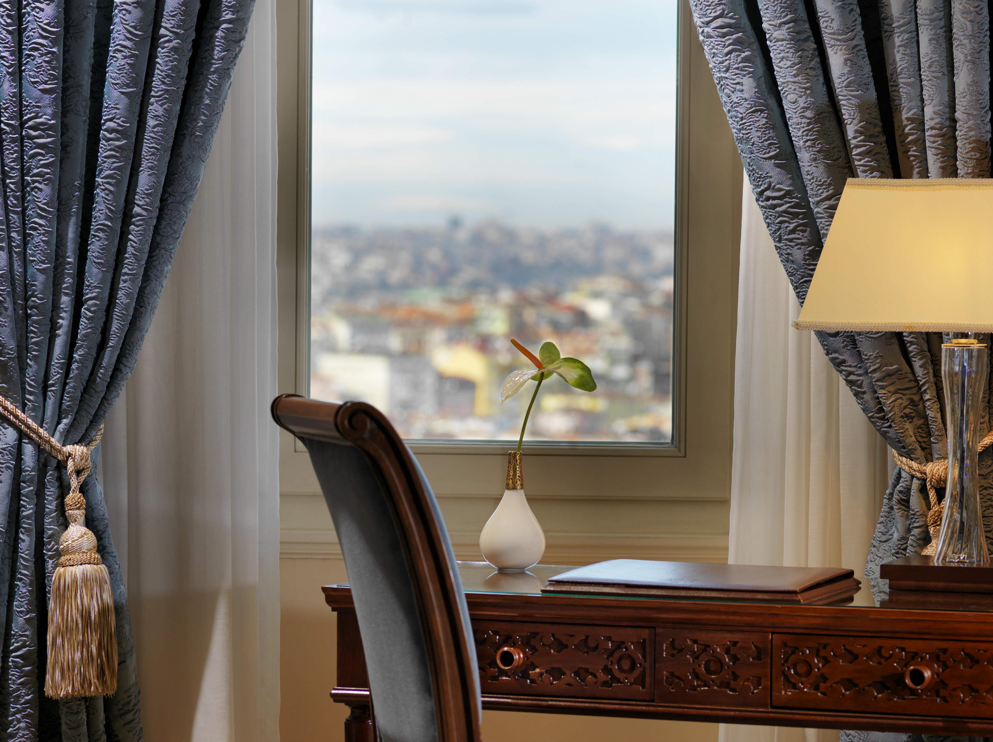 Pera Palace Hotel Provincia di Provincia di Istanbul Esterno foto A view from a room at the hotel