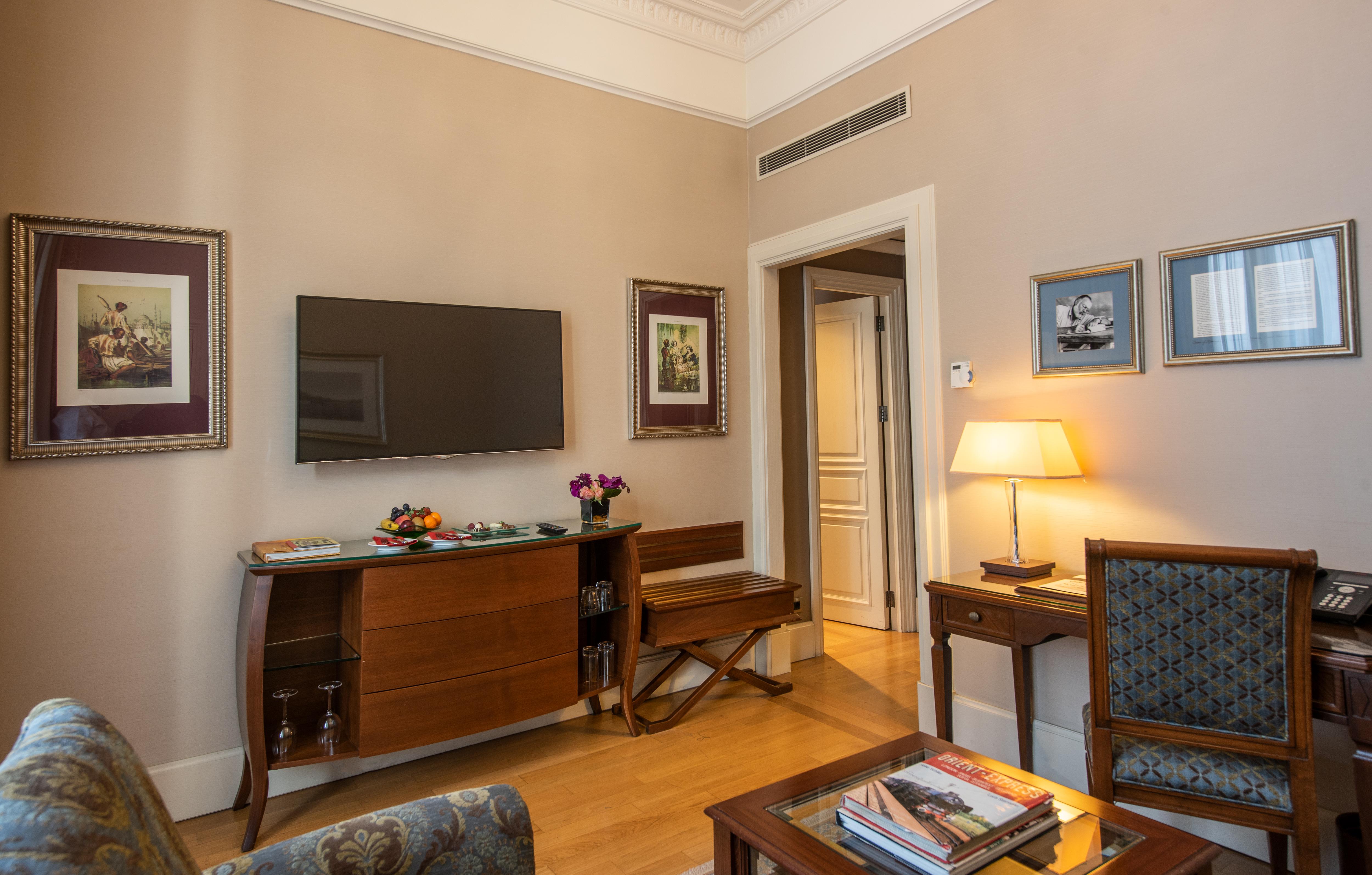 Pera Palace Hotel Provincia di Provincia di Istanbul Esterno foto A suite at the hotel