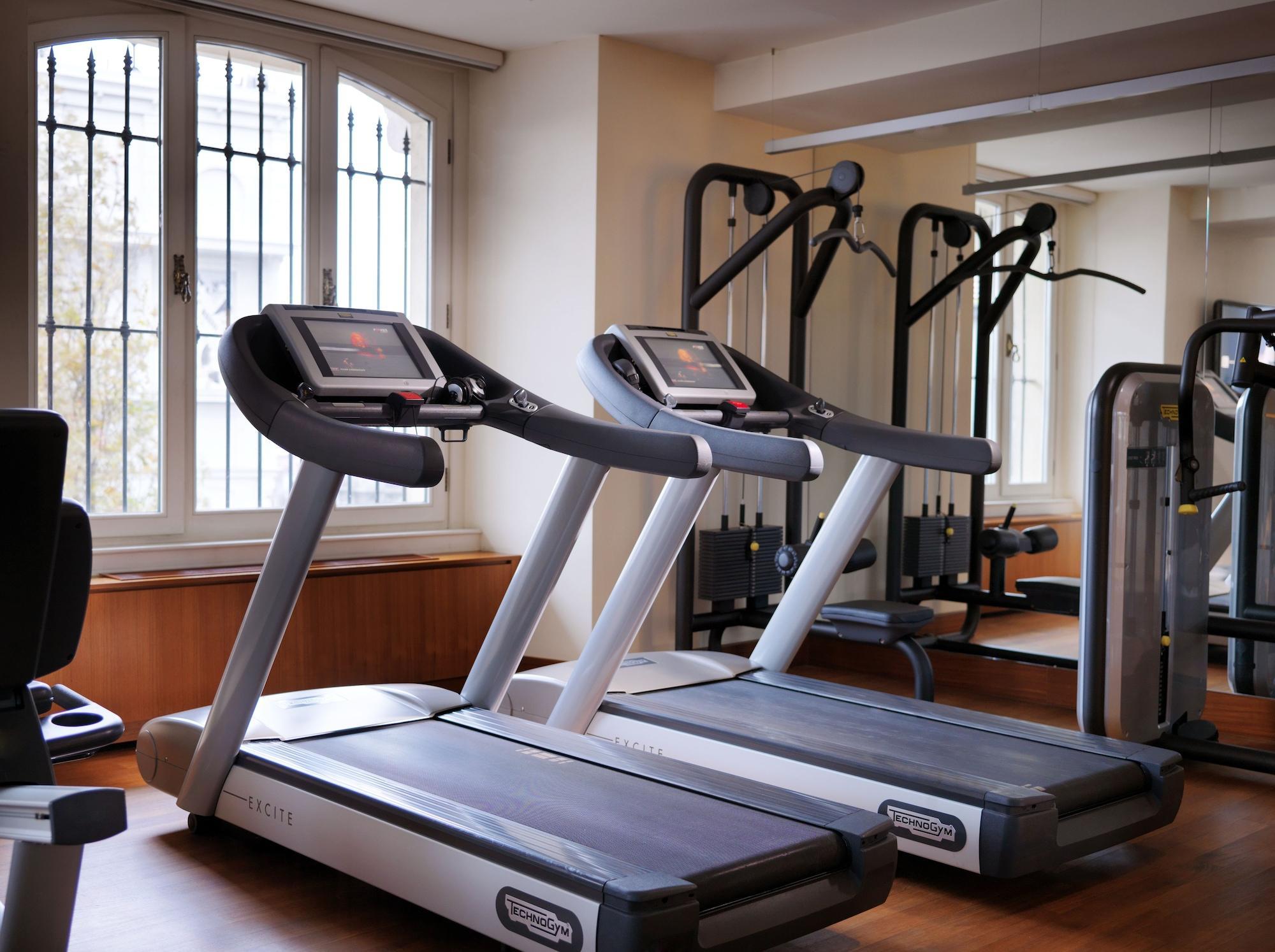 Pera Palace Hotel Provincia di Provincia di Istanbul Esterno foto A treadmill