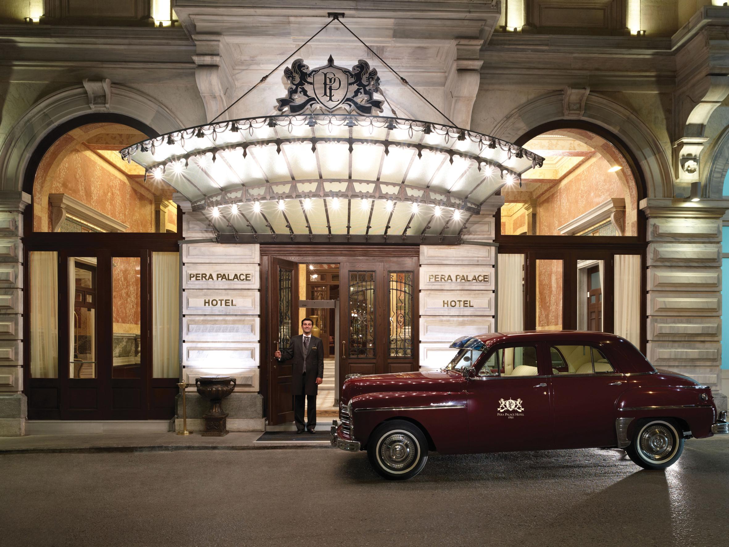 Pera Palace Hotel Provincia di Provincia di Istanbul Esterno foto Entrance of the hotel