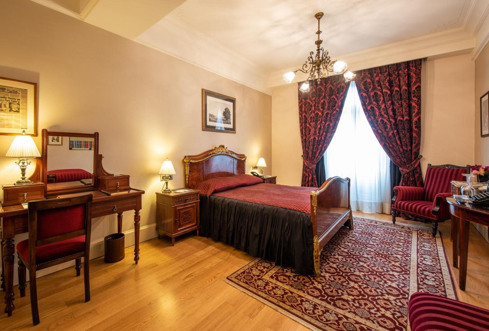 Pera Palace Hotel Provincia di Provincia di Istanbul Esterno foto A room at the hotel