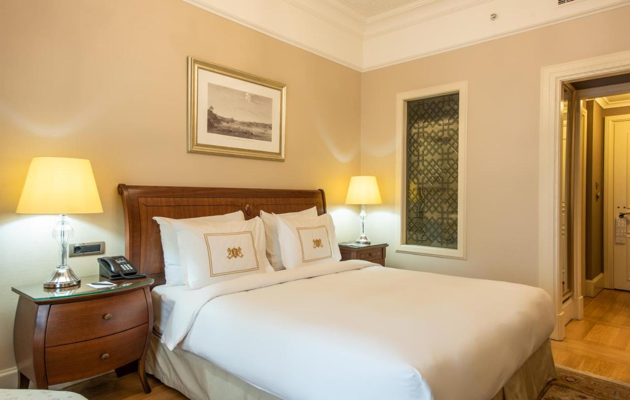 Pera Palace Hotel Provincia di Provincia di Istanbul Esterno foto A bedroom at the hotel