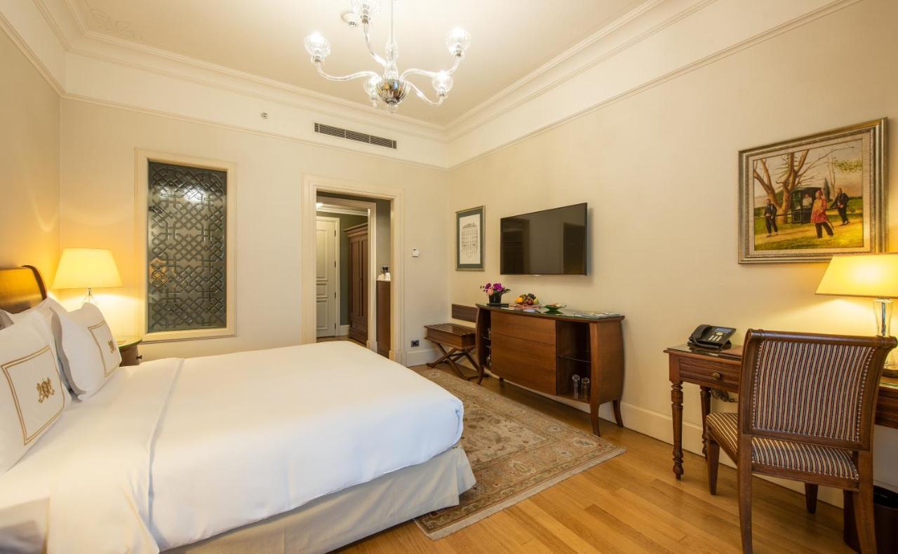 Pera Palace Hotel Provincia di Provincia di Istanbul Esterno foto A room at the Taj Mahal Palace