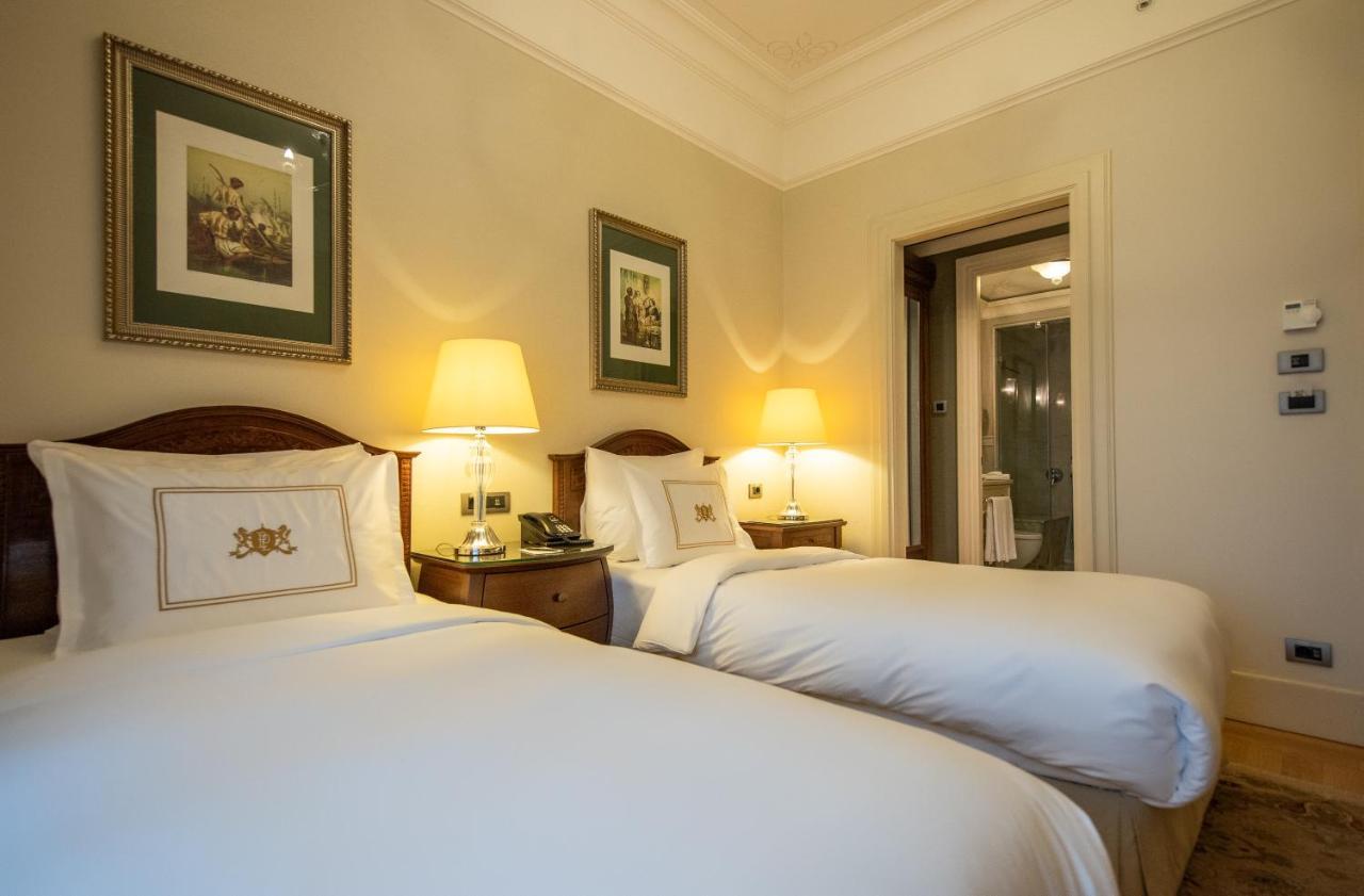 Pera Palace Hotel Provincia di Provincia di Istanbul Esterno foto A room at the hotel