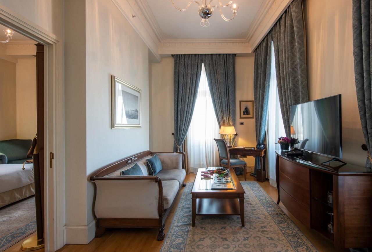 Pera Palace Hotel Provincia di Provincia di Istanbul Esterno foto A suite at the hotel