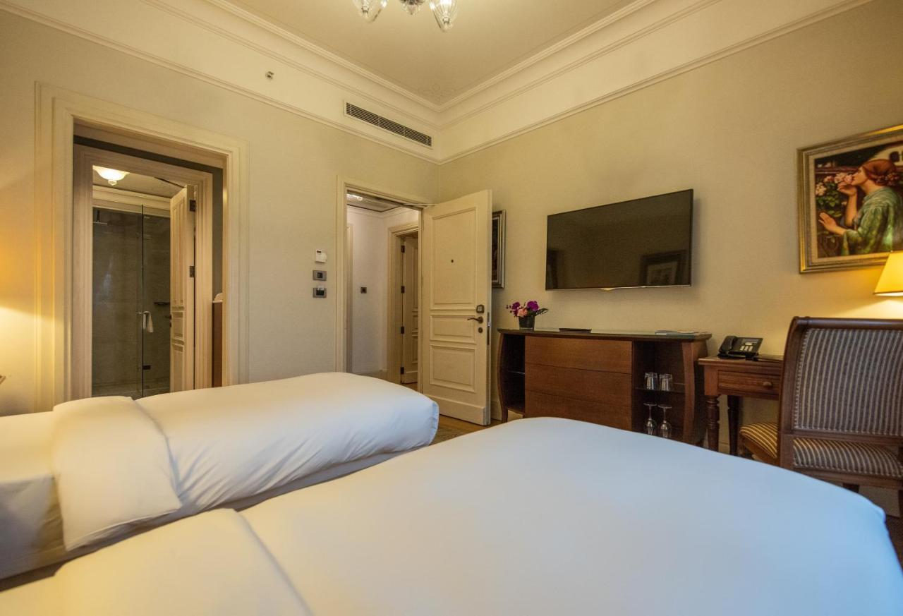 Pera Palace Hotel Provincia di Provincia di Istanbul Esterno foto A room at the hotel