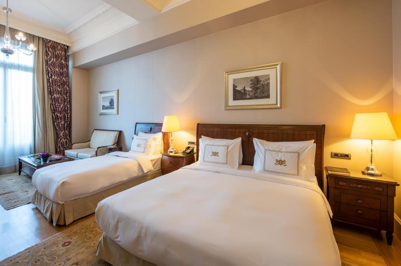 Pera Palace Hotel Provincia di Provincia di Istanbul Esterno foto A room at the hotel